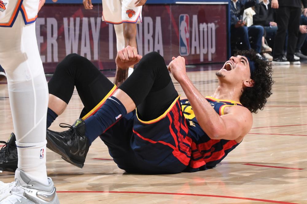 边后卫在防 边后卫在防